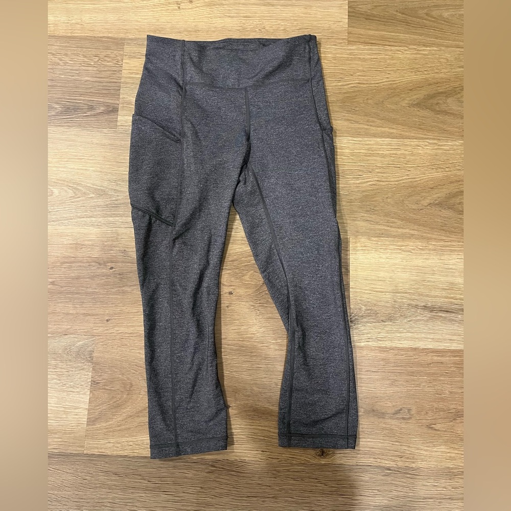 Lululemon size 6 cropped leggings